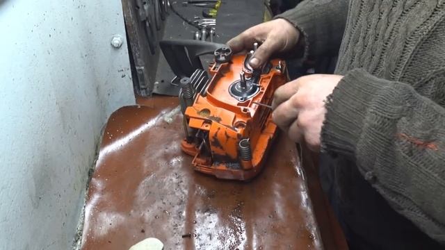 Бензопила Хускварна 240 на ремонт. смотреть онлайн