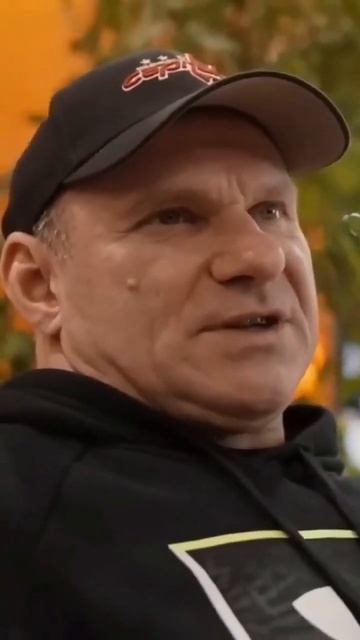 Дмитрий Голубочкин тренировки в подвале #качалка #как? смотреть онлайн