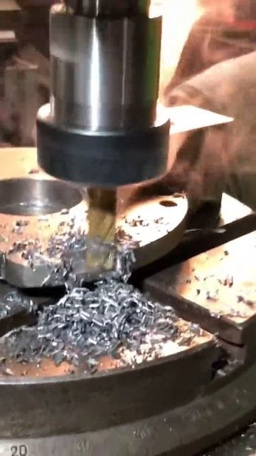 ФРЕЗЕРОВКА КРЫШКИ ПОД ПОДШИПНИК!! смотреть онлайн