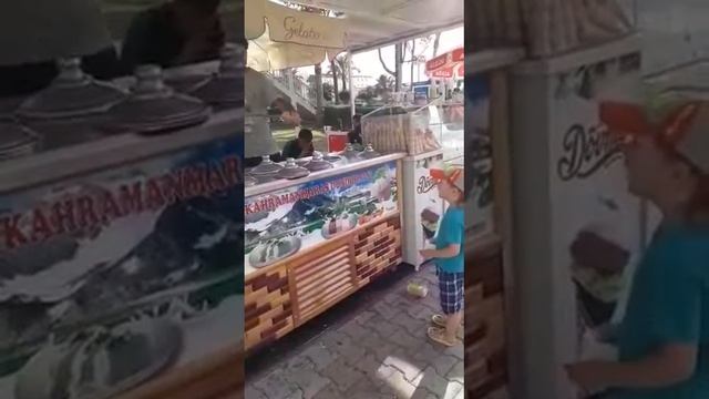Продавец мороженого в турции .