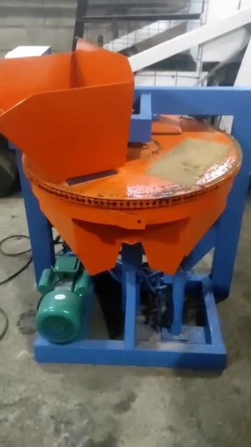 Станок для саманного кирпича. Размер 35 на 17 высота 15. смотреть онлайн