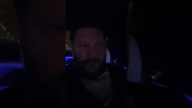 Мужчина сидит на сайте знакомств в отношениях. Это нор смотреть онлайн