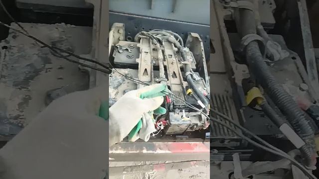 shacman x3000 проблема, генератор ток не даёт. 😩😩😩 смотреть онлайн