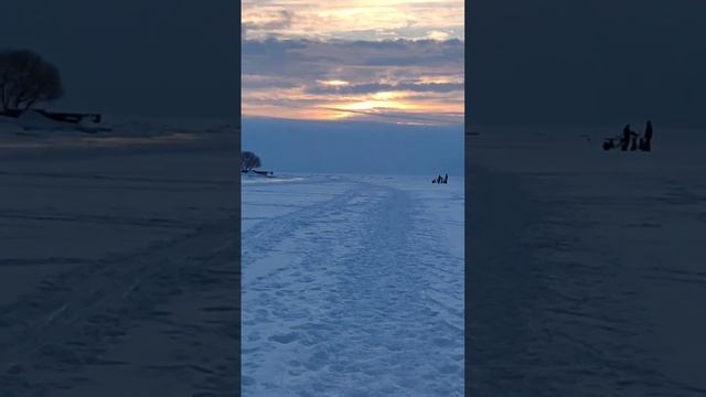 Прекрасный закат над Финским заливом зимой смотреть онлайн