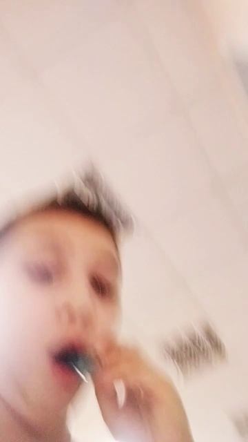 ем не жареную, горячую сосиску в масле смотреть онлайн