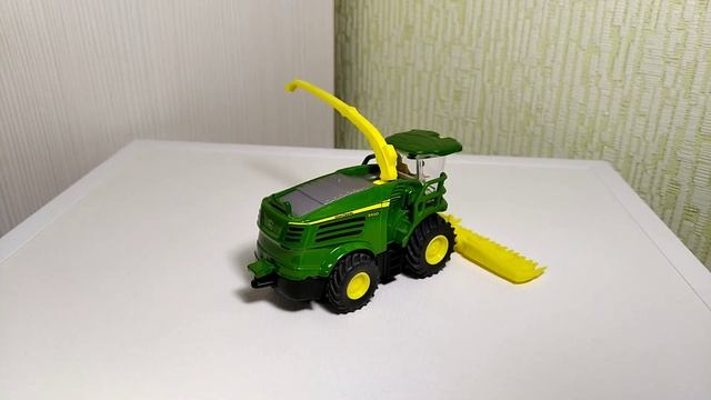 Кормоуборочный комбайн John Deere 8500i 1/87 Siku