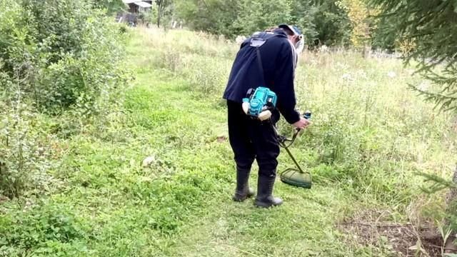 Косим триммером Крофф дорожку к остановке в деревне, ч смотреть онлайн