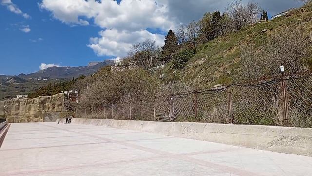 Алупка. От пляжа ,,Лягушка" до храма. 20.04.25. смотреть онлайн