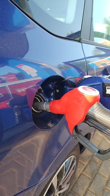 Косяки Lada Granta FL: выброс бензина при заправке до отсечки смотреть онлайн