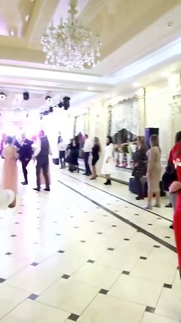 Я за нею Іванко як барвінок вʼється! #весільнефото #dance смотреть онлайн