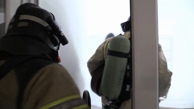 Томские спасатели отработали действия при пожаре в Государственном архиве смотреть онлайн