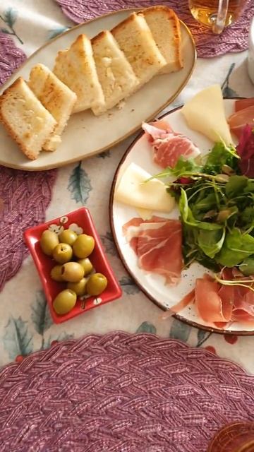 Завтрак должен быть вкусный и красивый. Испекла франц? смотреть онлайн