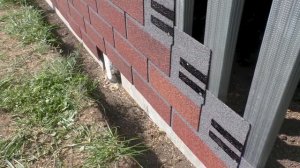 Чем закрыть цоколь дома на сваях