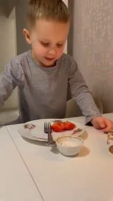 Ужин при свечах🎇 так едят только аристократы👑😁 смотреть онлайн