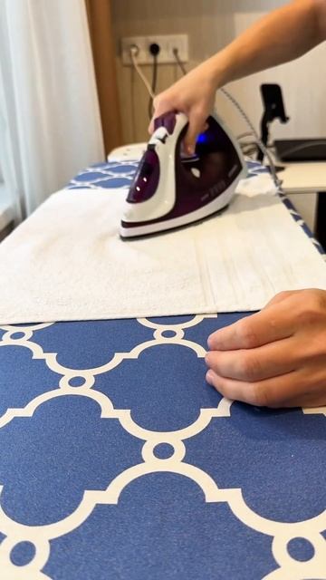 Утюг плюётся жёлтыми пятнами. Подписывайся на мой инс? смотреть онлайн