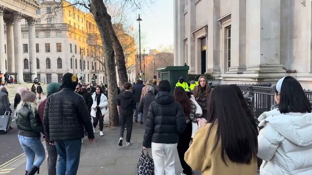 Шикарная Зимняя прогулка по улицам Туманного Альбиона)= смотреть онлайн