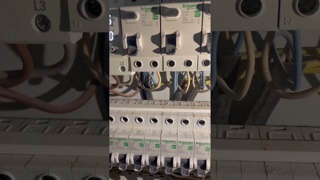 Как вам такое творение #электричество #ремонт #электро смотреть онлайн