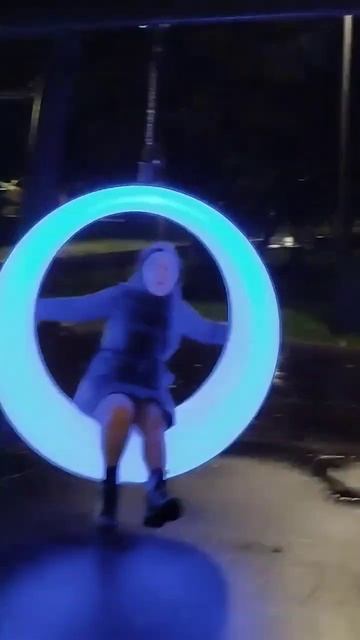 Светящиеся качели смотреть онлайн