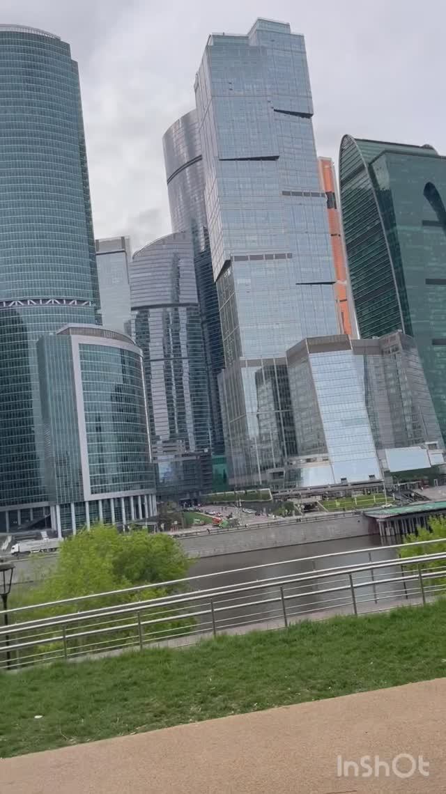 Гуляем с Дашкой по Москве перед соревнованиями.
#москва #москвасити