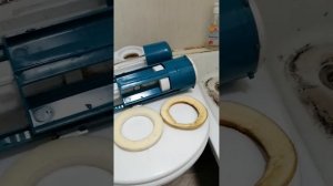 Замена прокладки под бачком унитаза, замена фурнитуры