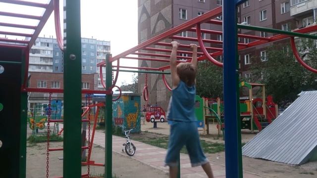 Костя на рукоходе, 4 года, 2015 07 20 смотреть онлайн