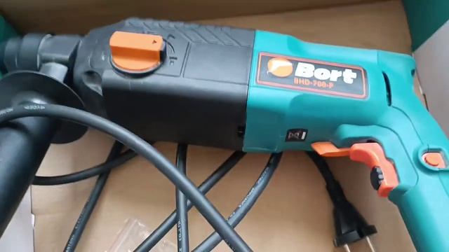 Распаковка — Перфоратор Bort BHD-700-P смотреть онлайн