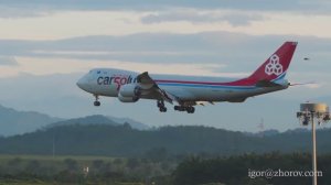 Грузовой Боинг 747 авиакомпании Cargolux заходит на посадку в аэропорт Куала Лумпур на рассвете.