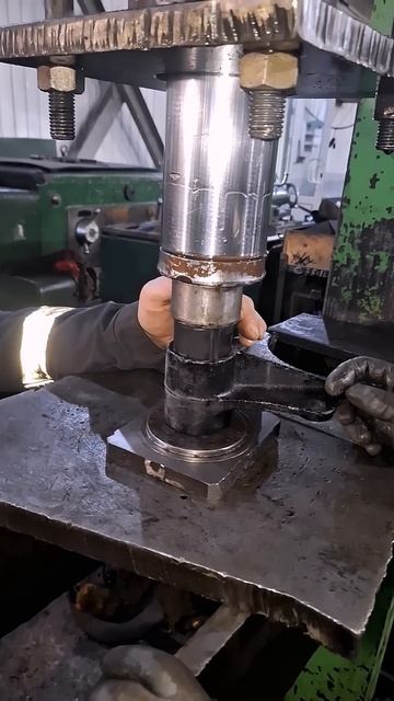 Запрессовка сайлентблока на гидравлическом прессе. Б? смотреть онлайн