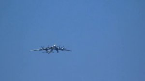 Заход на посадку 4 х ТУ 95МС на авиабазе Энгельс 2