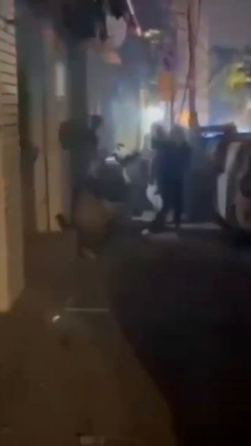 Kassam füzesinin Tel Aviv'deki bir binaya doğrudan isabet ettiği videoları смотреть онлайн