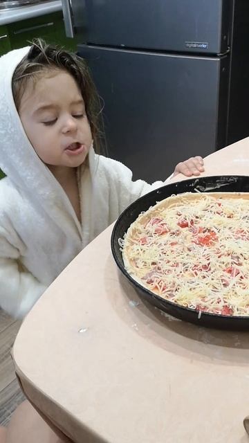Хотим есть сырую пиццу) смотреть онлайн