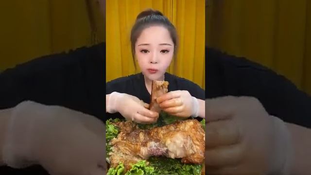 Китайцы едят на камеру / Асмр еда / Asmr Chinese Food Mukbang Eating!!!! смотреть онлайн