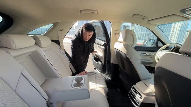 GENESIS GV70 машина, которая не хочет быть скромной. смотреть онлайн