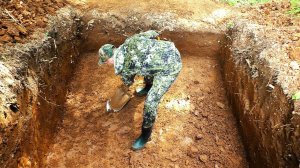 Строю ЗЕМЛЯНКУ в ТАЙГЕ возле ручья! Часть 1. №147