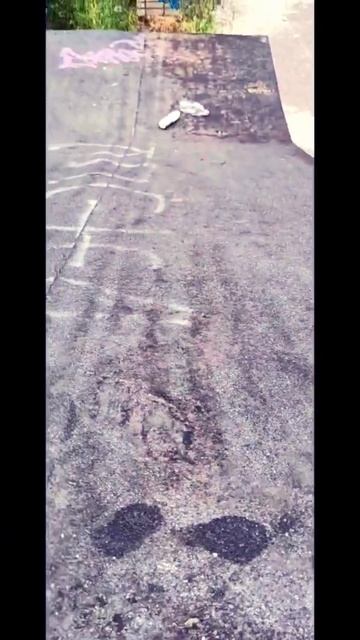 бутылки катятсч с лестницы смотреть онлайн