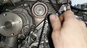 Mitsubishi L200 2.5TD установка ремня балансировочных валов по