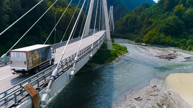 0_Bridge_Truck_3840x2160 смотреть онлайн