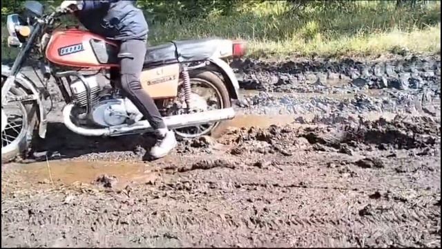 Грязные покатушки на Иж юпитер 5. (Лес,лужи и грязь) смотреть онлайн