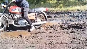 Грязные покатушки на Иж юпитер 5. (Лес,лужи и грязь)