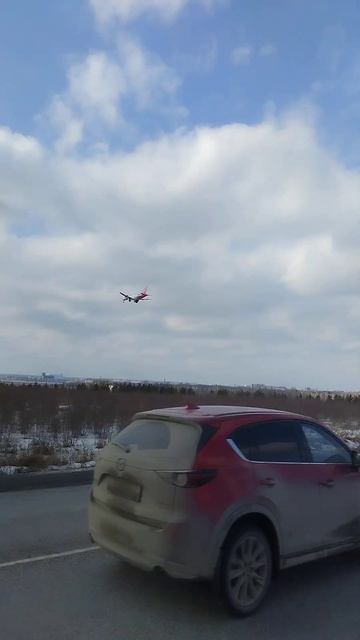 Посадка самолёта Суперджет 100 в Аэропорт Кольцово смотреть онлайн
