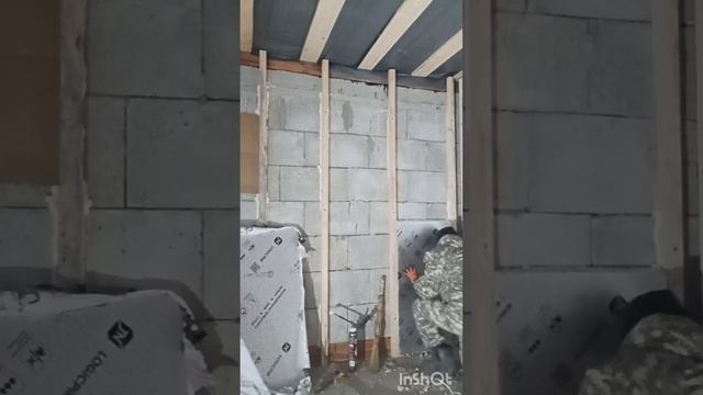 Отделка бани из пеноблока. Монтаж утеплителя. смотреть онлайн