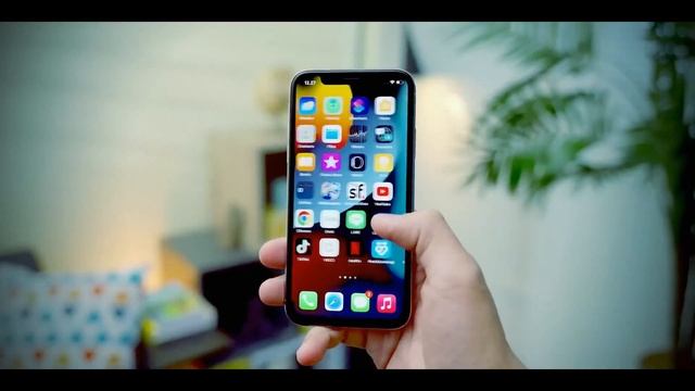 iPhone X в 2025 году - можно ли пользоваться / стоит ли покупа смотреть онлайн