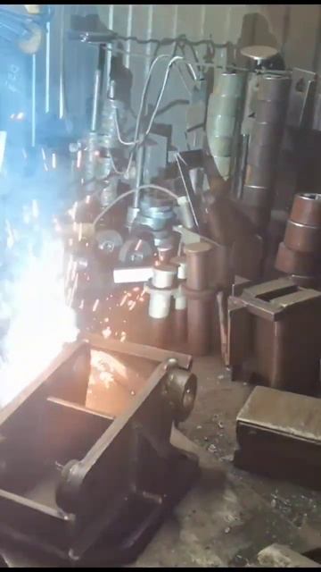 Сварка деталей на заводе АРТАЙУС #рекомендации #сельх? смотреть онлайн