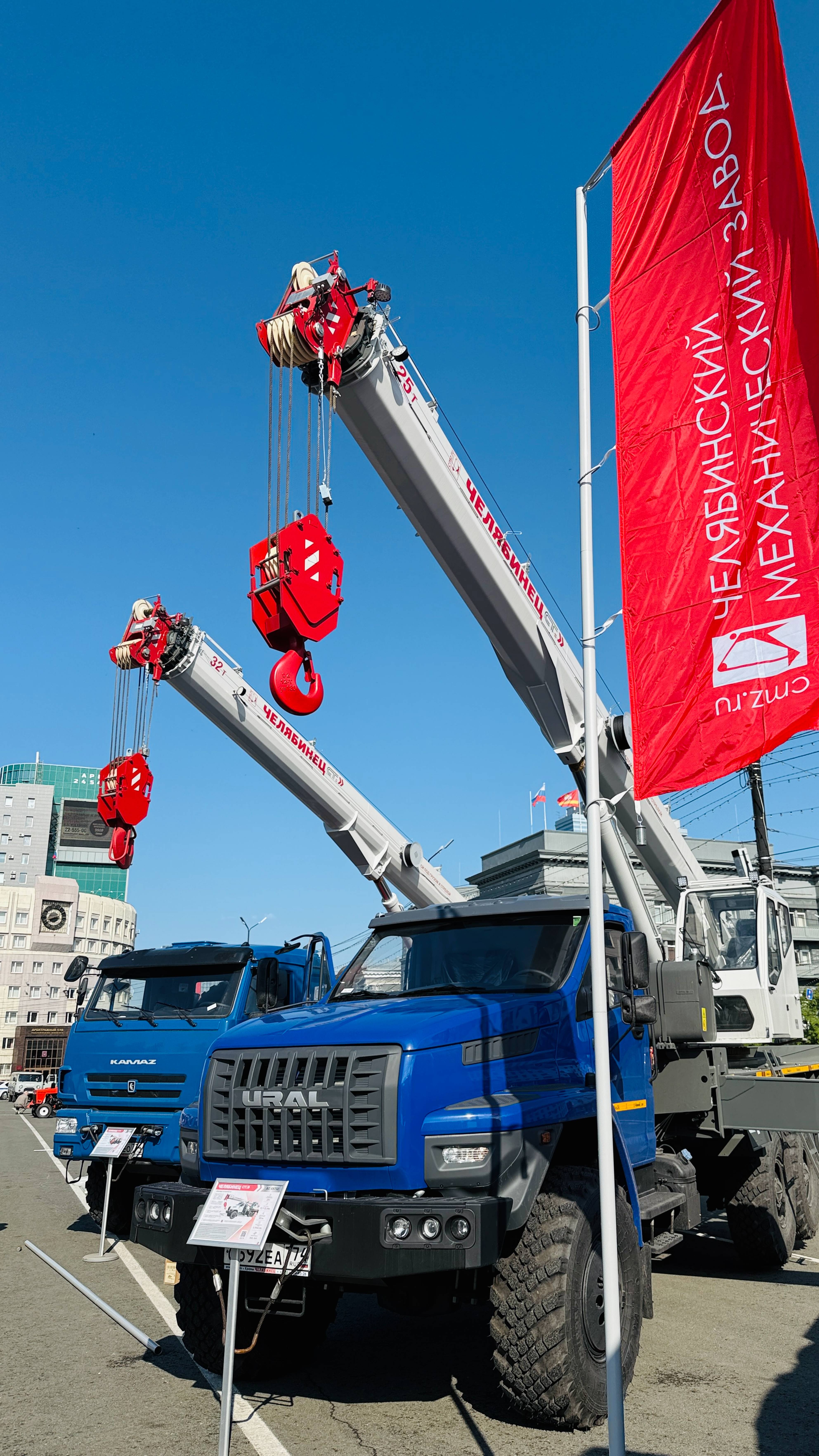 Автокраны Челябинец на Параде дорожной техники смотреть онлайн
