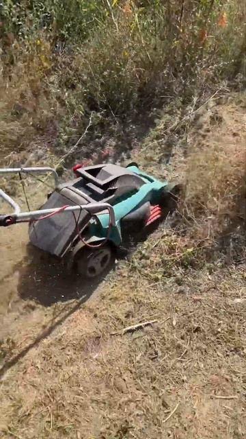 bosch rotak 40 валит бурьяны. #bosch #электроинструмент #shorts #top # смотреть онлайн