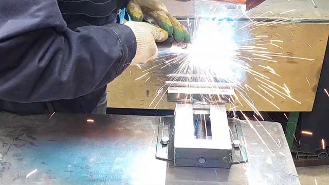 Струбцина из куска ШВЕЛЛЕРА. Собираю на токарный стан? смотреть онлайн