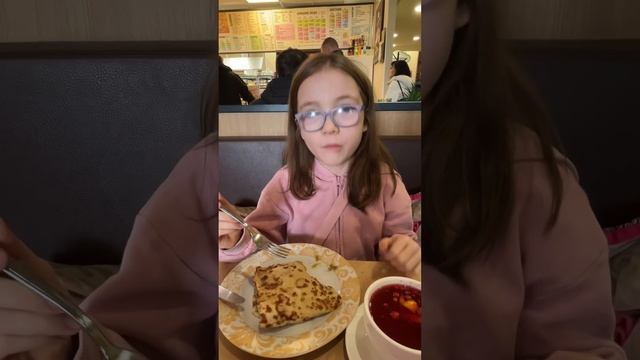 Пробую блин Дубайский шоколад в Теремке СПб смотреть онлайн