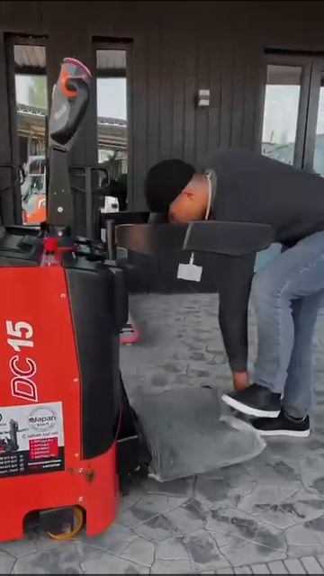 Heli CDD15j-RE электрический штабелер с литий ионным АКБ от J смотреть онлайн