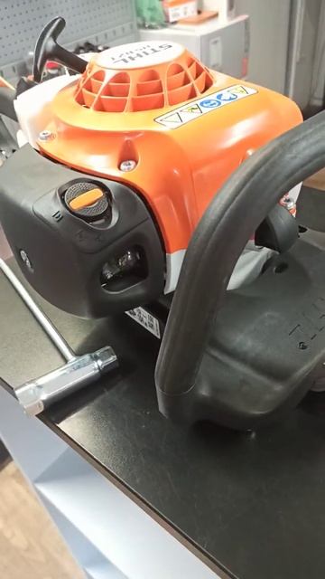 Мощные Профессиональные мотоножници Stihl HS 82 T смотреть онлайн