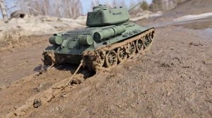 Самый крутой танк Т-34. Гоняет по грязи